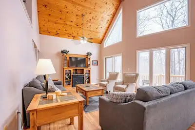 Image de New! Mountain Lake Access Home w/ Hot Tub!