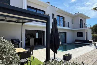 Image de Villa d’exception à 10 min à pied des plages 🌴 Piscine Bali chauffée. Jacuzzi