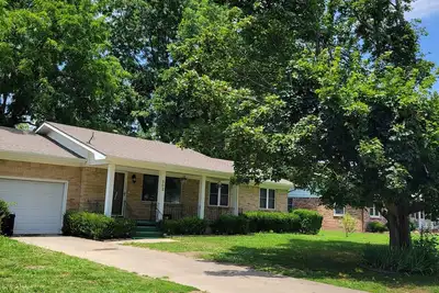 Image de Fantastic 3-bedroom house in serene Green Forest with cool Ac