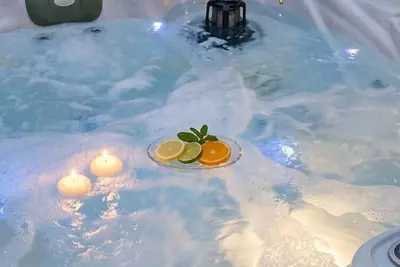 Image de La Villa des Sarments : Piscine & Jacuzzi