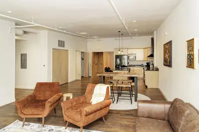 Image de Spacious New & Clean 2 Br Heart of Downtown! 302n