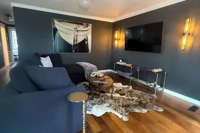 Image de Cypress House with a lake view