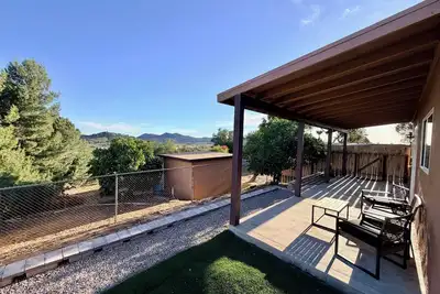 Image de Welcoming 1-bedroom hilltop guest house with views in charming Ramona