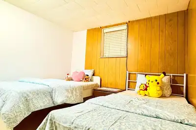 Image de Cozy Home | Fast WiFi, Workspace | Minutes to Lakeshore, Airport & Movies