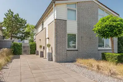 Image de Charmante maison isolée avec grande terrasse