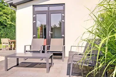 Image de Maison au bord de la mer avec un jardin agréable