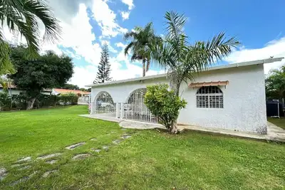 Painted house- 4 pax, 4 min from the beach