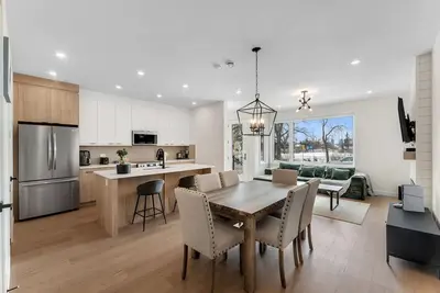 Image de Bright Modern Home w/ Balcony Near Downtown & More