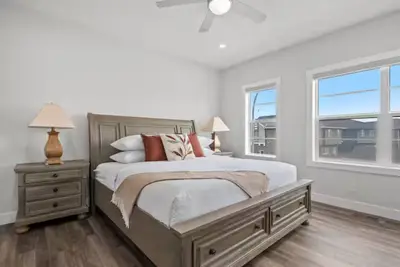 Image de Cozy and Inviting home, whole house to your self to stay with 2 free parkings.