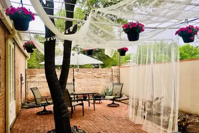 Image de Enchanted Cottage with Courtyard & Atrium