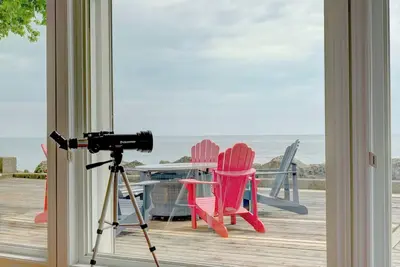 Image de \"On The Rocks\" | Lakefront Fire Table + 2km from Point Pelee National Park