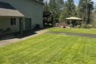 Image de Moonstruck Compound: Daylight basement in peaceful wine country
