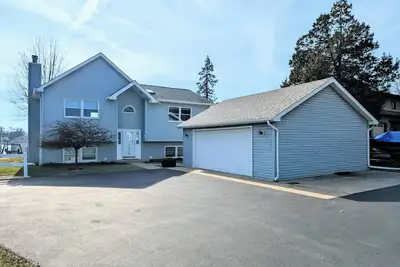 Image de Cozy Serene 3-bedroom Lake Front Home