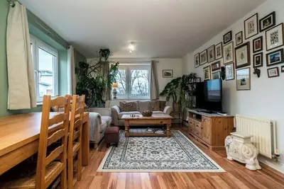 Image de Charming 2br w/ Balcony & Free Parking - Pass the Keys