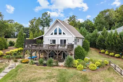 Image de Island Point Escape on Lake Wylie! Designer Lakefront House, Sleeps 10+