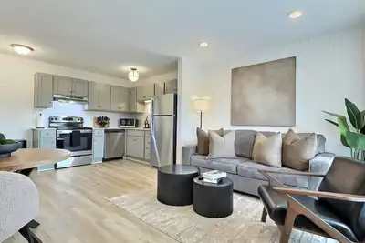 Image de Serene Stay, Free Parking, Near Downtown Hotspots