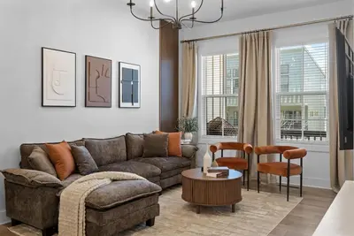Image de Luxe 3-bedroom Atlanta Townhome with Garage and Balcony