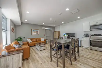 Image de Cozy Carnegie Retreat • Minutes to Downtown Pgh