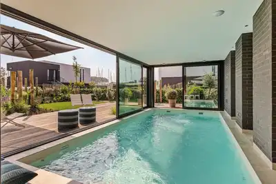 Image de Watervilla de luxe avec piscine