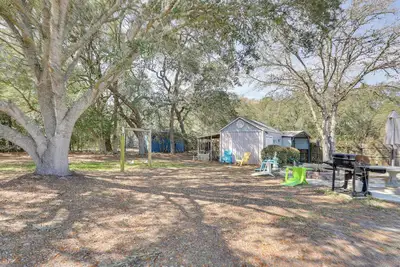 Image de Fun w/ Family! Sunny Supply Home ~ 2 Mi to Beach