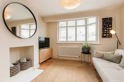 Image de Coastal Family Retreat | Central Broadstairs • 5‑Min Walk to Viking Bay