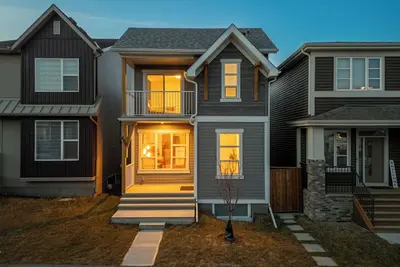 Image de Entire Home | Near Yyc | Sleeps 13 | Banff