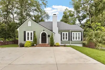 Image de Relax in comfort in this stylish Midtown home!