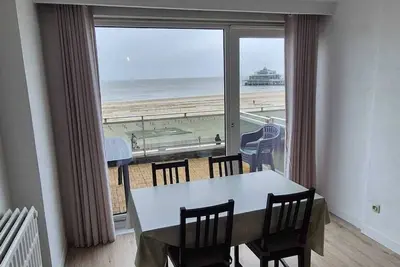 Image de Renovated 1-bedroom apartment, frontal sea view with terrace