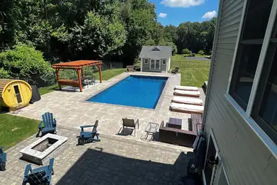 Image de 5 Minutes from World Cup Venue! Luxury Backyard Pool, Sauna & Gym in Walpole!