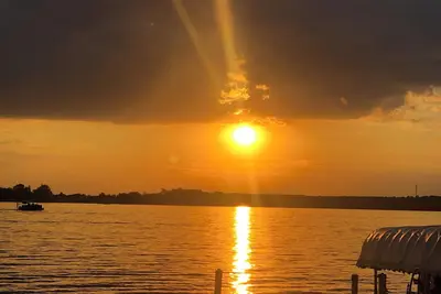 Image de Lake Carlos Getaway w/ Sandy Beach, Dock & Stunning Sunsets 3-bedroom house