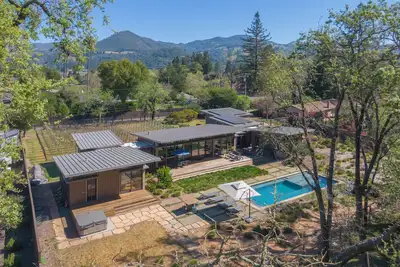 Image de Creekside Vista Retreat *30+ Day Rental*