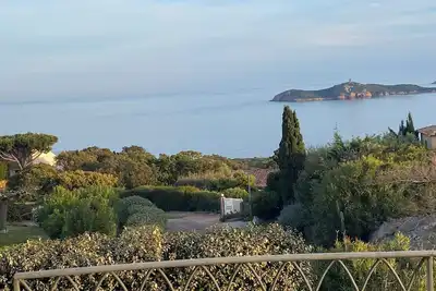 Image de Pinarello - Haut de villa superbe vue à 150m de la plage, proche Porto-Vecchio