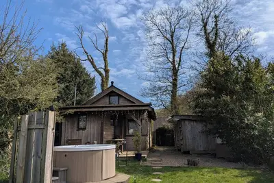 Image de Cosy Eco Cabin, pet friendly, with hot tub in Newport, Pembrokeshire