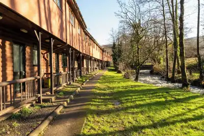Image de Cabin No. 10 - Salt And Fern Cabins, family friendly in Port Talbot