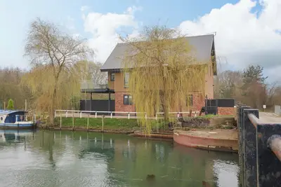 Image de Swing Bridge Cottage, family friendly, with hot tub in Brandesburton