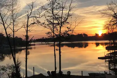 Image de Lake Side Log Cabin, Private Dock, Movie Sunrise Views!