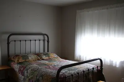 Image de 4 Bedroom Top Level house located half hour from Waterton.