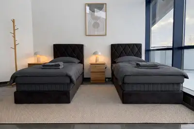 Image de Modern, spacious penthouse for up to 13 people near Berlin