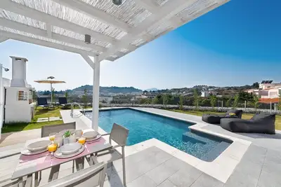 Image de Villa Velisse, Private Pool and Garden, Spacious Furnished Terrace, Rhodes
