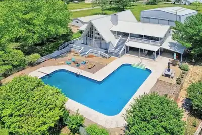 Image de Whispering Way Lake Retreat