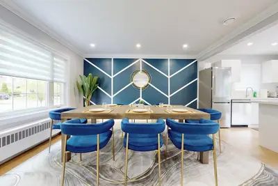 Image de Stylish 4 Bedroom Home in Aaa Location Near Avenue Road and Hwy 401
