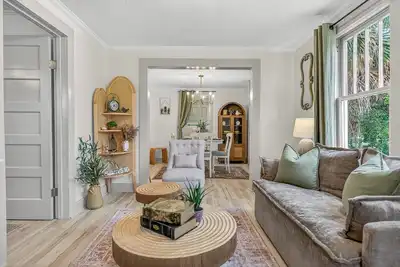 Image de Birchwood Hollow. Elevated Cottage Near Downtown