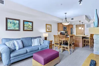 Image de Modern 1br Copperstone Hideaway