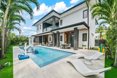 Image de Luxury Villa w/ Heated Pool / Jacuzzi / 6br /Games/ Miami