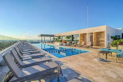 Stylish beach condo with rooftop infinity pool, private jacuzzi & game room
