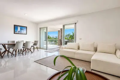Family-friendly beach retreat, pool & beach access