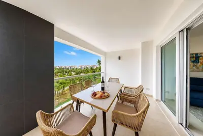 Beachfront Condo W/ Shared Outdoor Pool, Golf, & Stunning Ocean Views