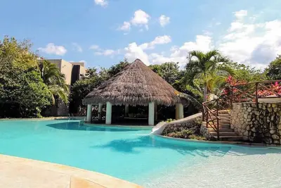 Image de Spacious villa with balcony, patio, strong WiFi, partial Ac, pool & gym