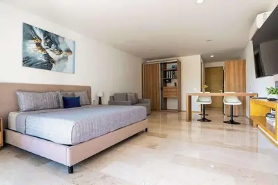 Modern studio retreat with rooftop pool, gym access & sunset rooftop views