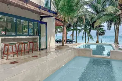 Image de Beachfront home with private heated pool, jacuzzi, sauna, ocean views & Ac